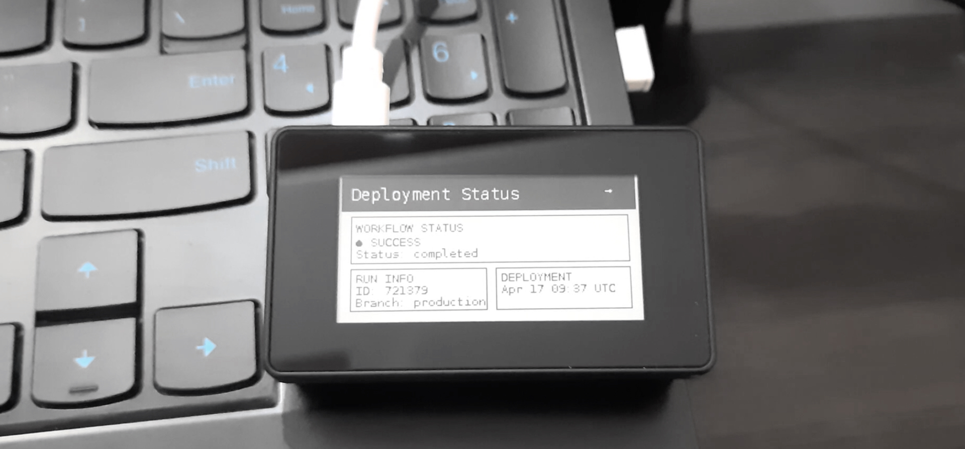 E-ink DevOps Dashboard screenshot 1